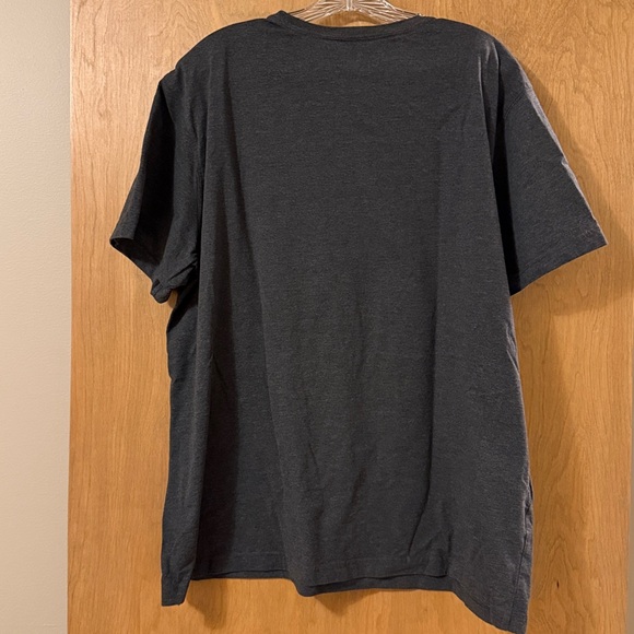 Eddie Bauer Vintage Style Men's Charcoal Tee - Picture 2 of 4